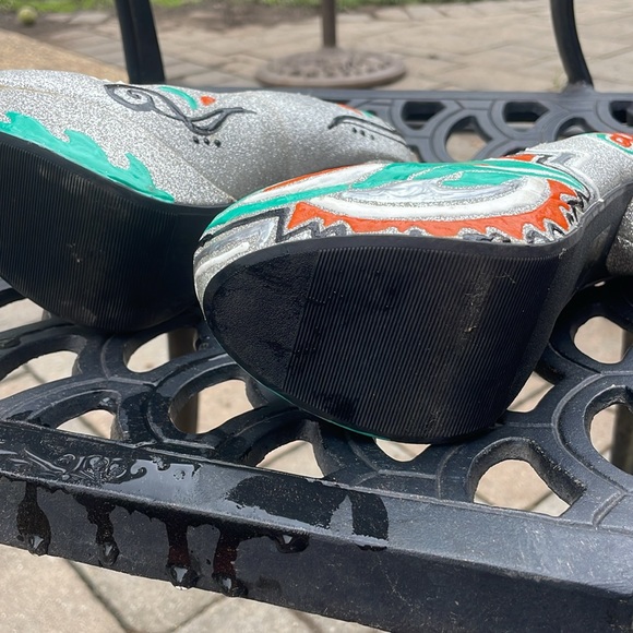 Customer Made Football Team High-heeled Pumps, Size 7 1/2 - Picture 6 of 12